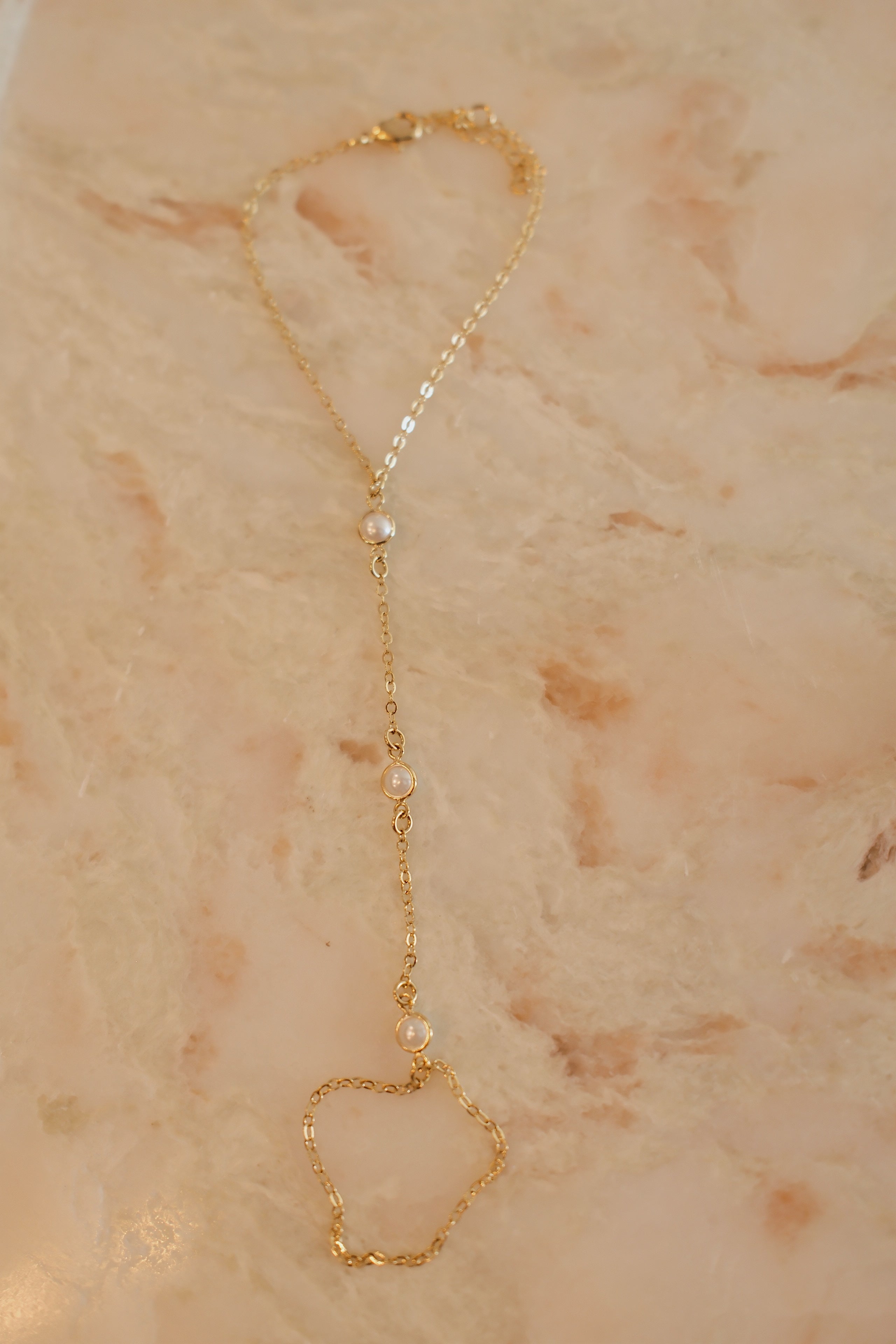 Las Perlas Hand Chain