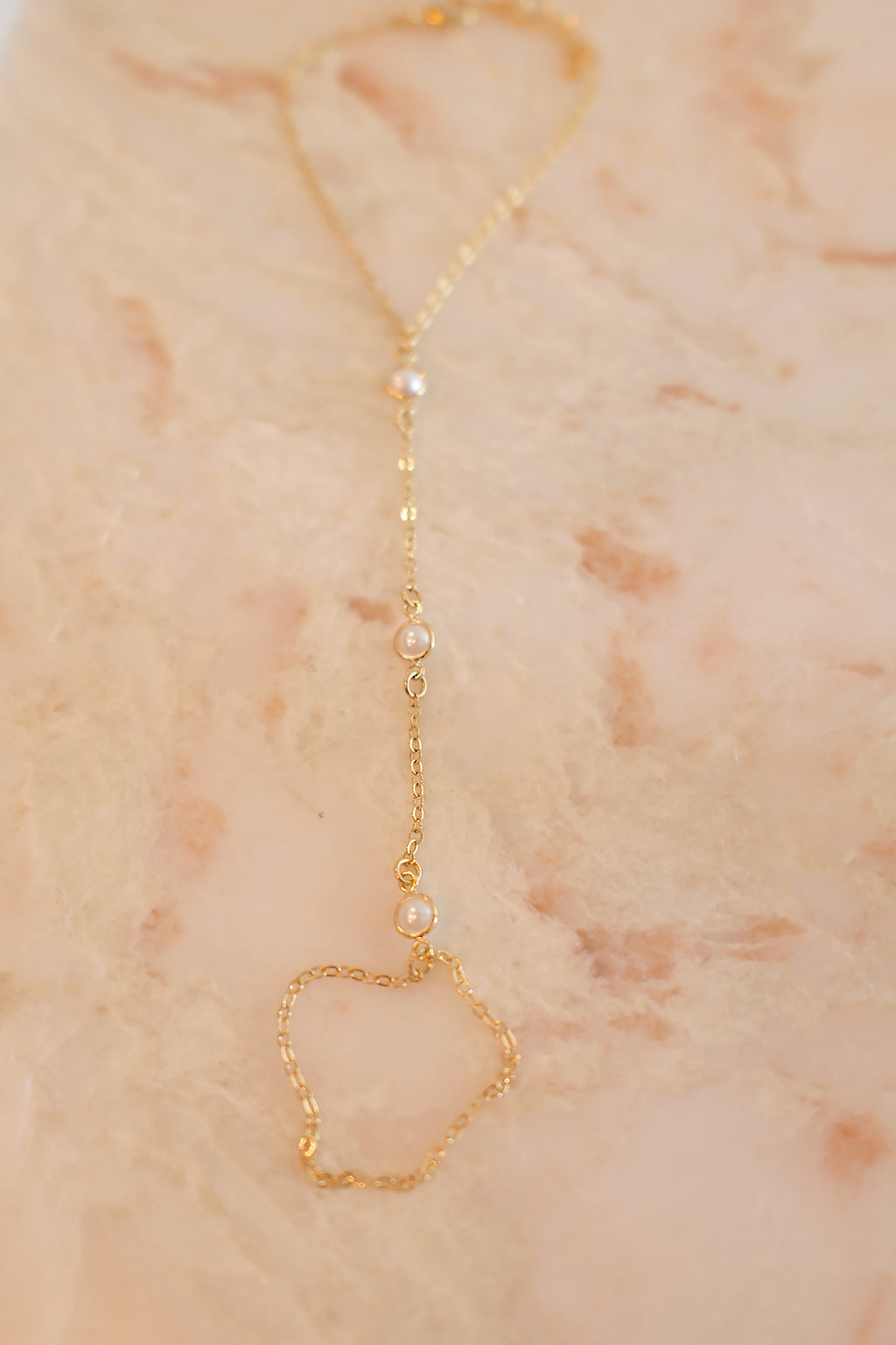 Las Perlas Hand Chain